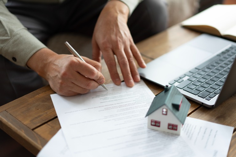 agent signing a contract